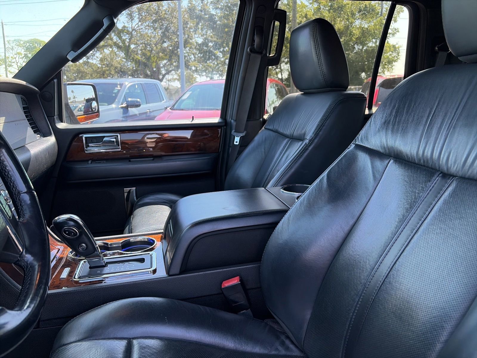 Used 2015 Lincoln Navigator 2WD image 12