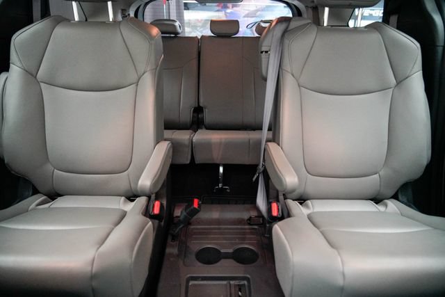 Used 2025 Toyota Sienna XLE FWD image 14
