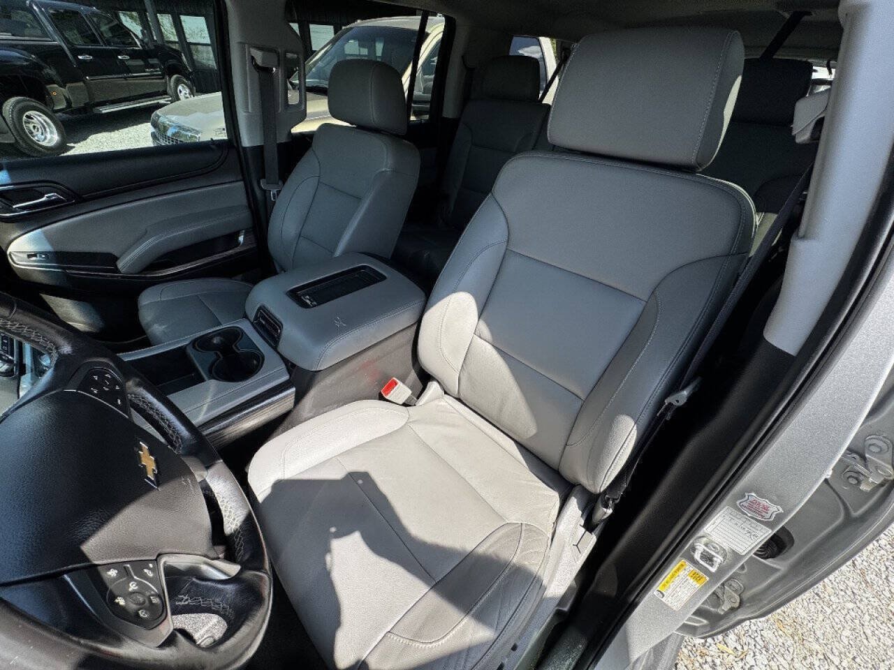 Used 2017 Chevrolet Suburban LT w/ Luxury Package RWD image 11