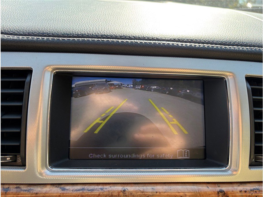 Used 2015 Jaguar XF Premium image 32