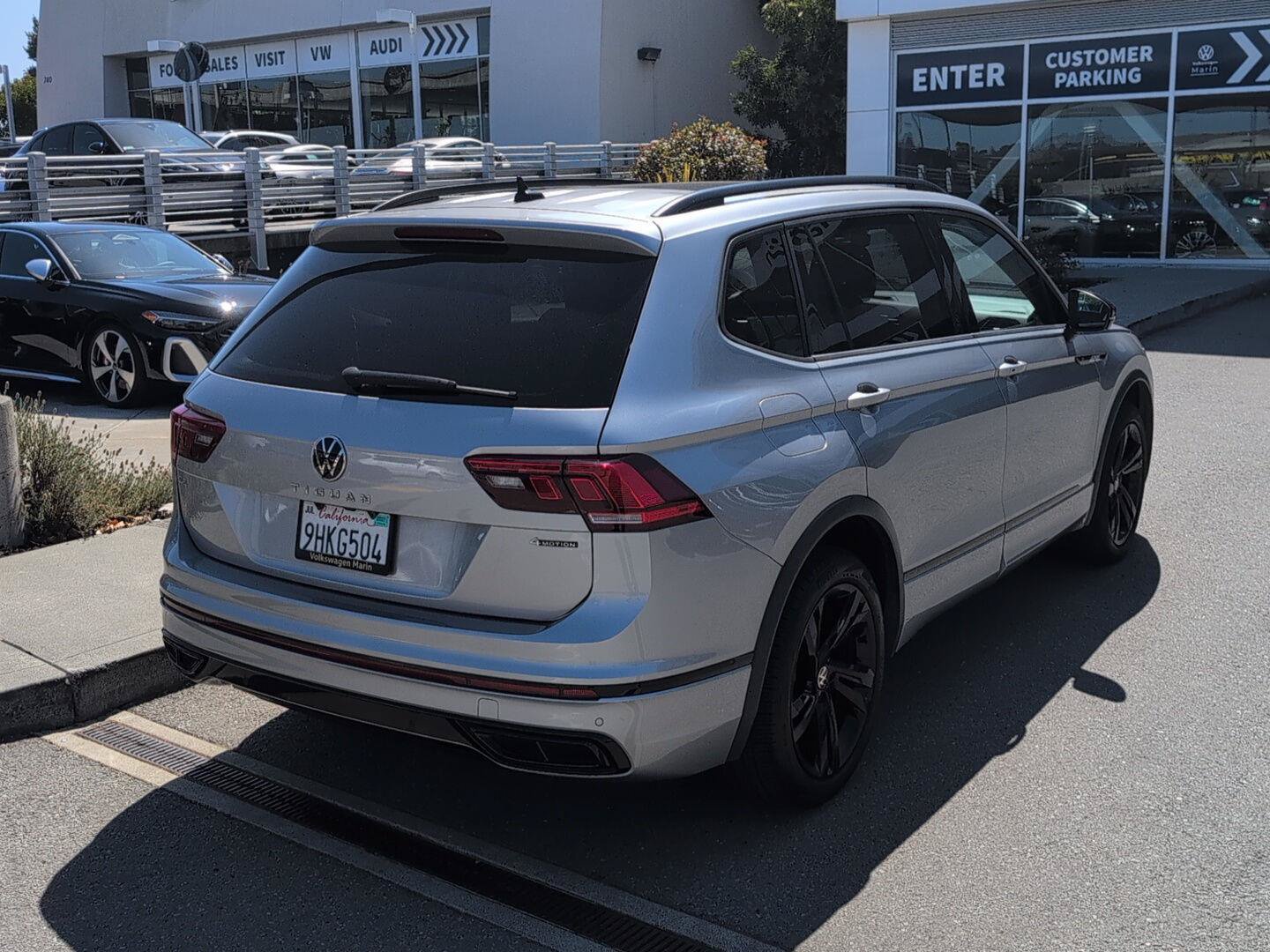 Used 2023 Volkswagen Tiguan SE R-Line AWD/4WD image 11