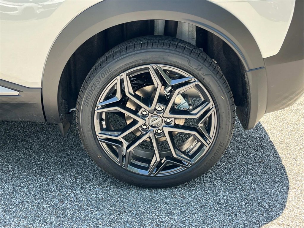 New 2025 Nissan Kicks SR image 12