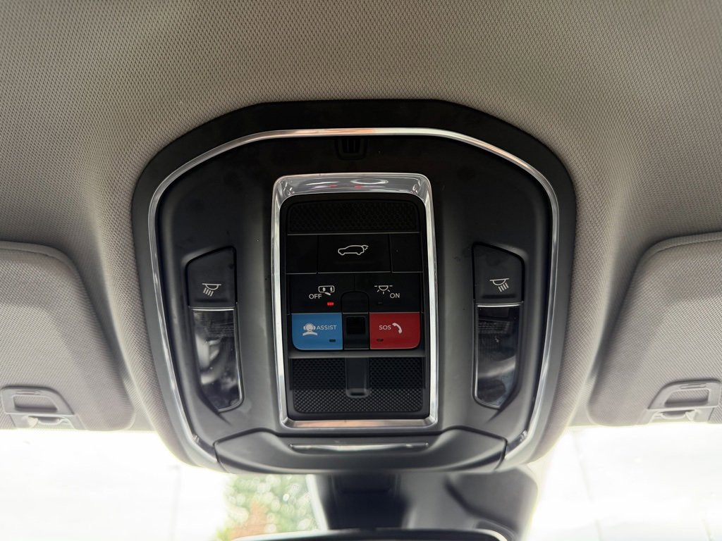 Used 2023 Jeep Grand Cherokee Limited image 28