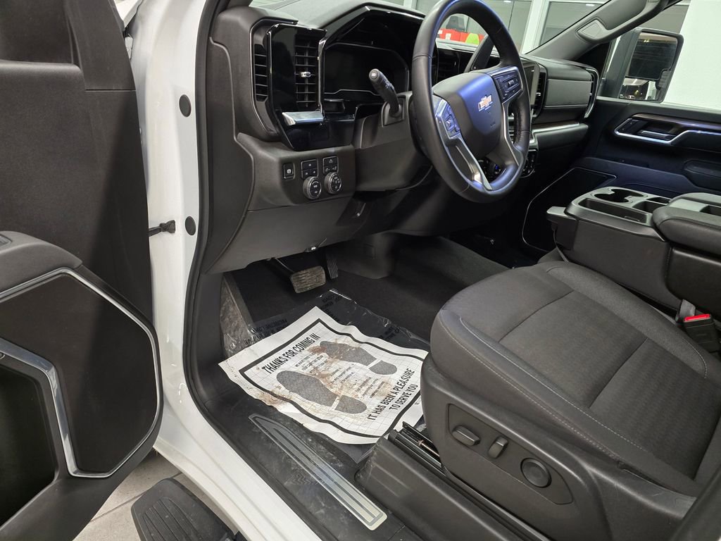 Used 2025 Chevrolet Silverado 2500 LT w/ Convenience Package image 20