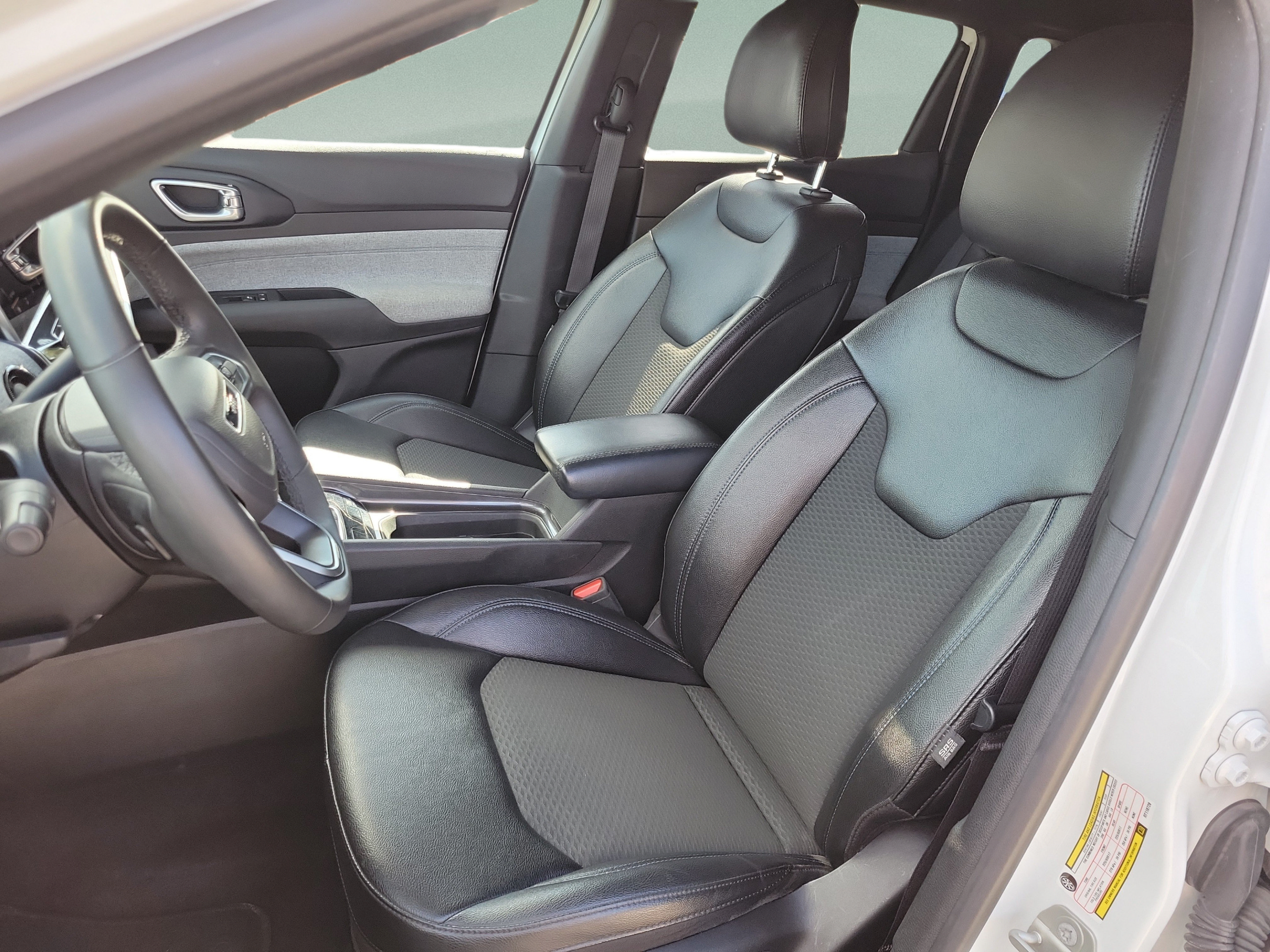 Used 2024 Jeep Compass Latitude AWD/4WD image 19