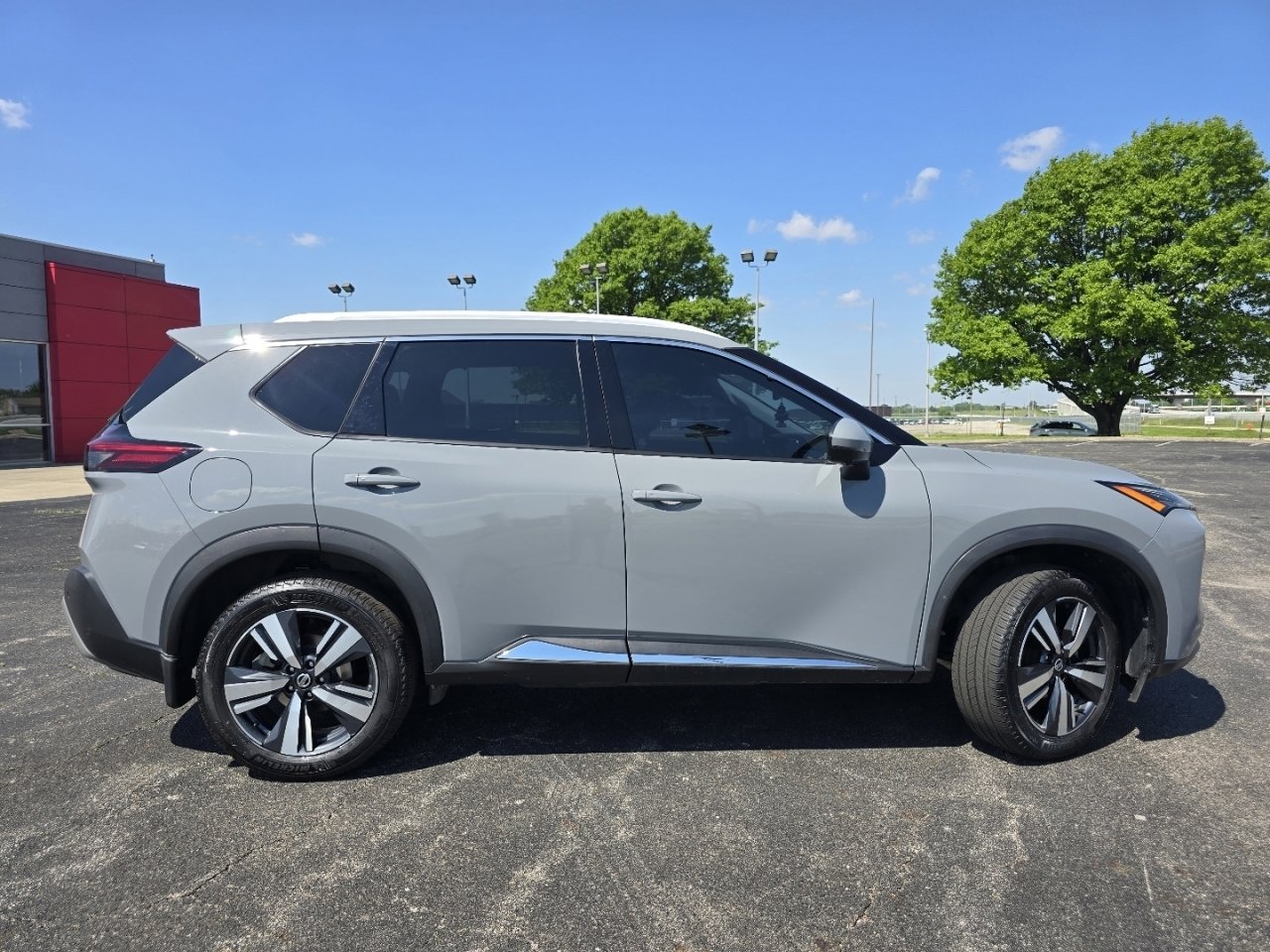 Used 2021 Nissan Rogue SL AWD/4WD image 16