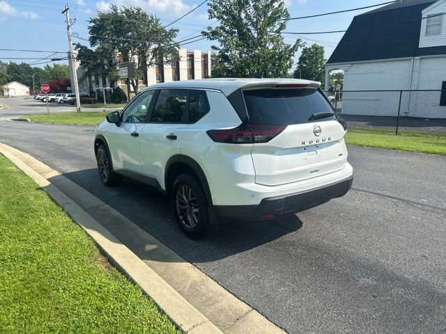 Used 2024 Nissan Rogue S AWD/4WD image 14
