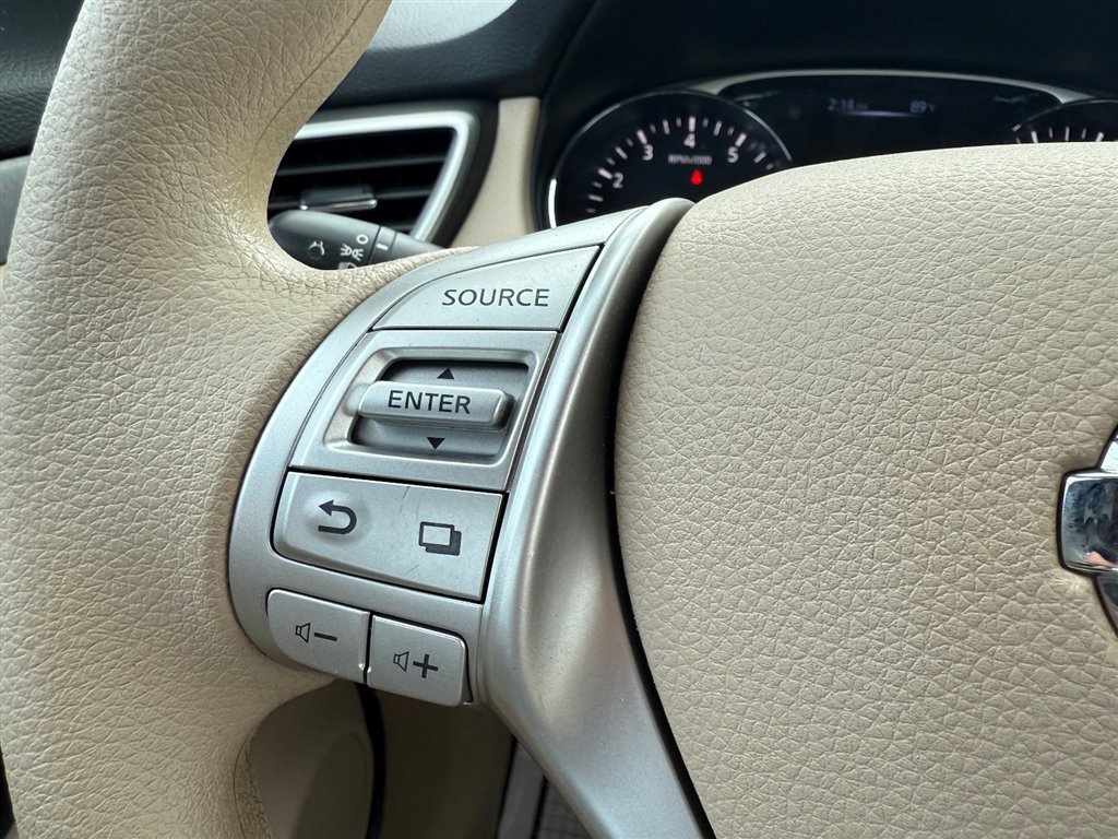 Used 2015 Nissan Rogue S image 17