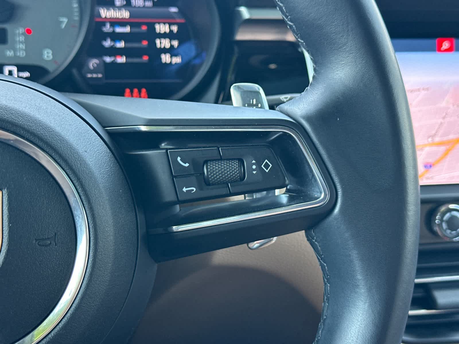 Certified 2023 Porsche Macan S AWD/4WD image 27