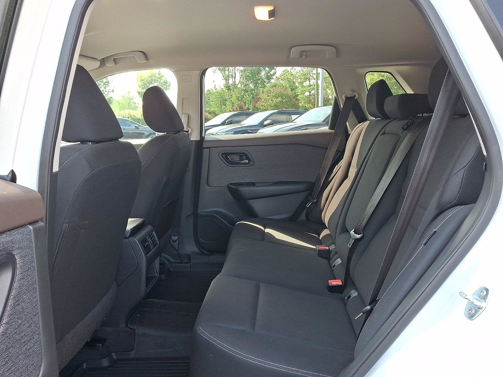 Used 2023 Nissan Rogue S AWD/4WD image 10
