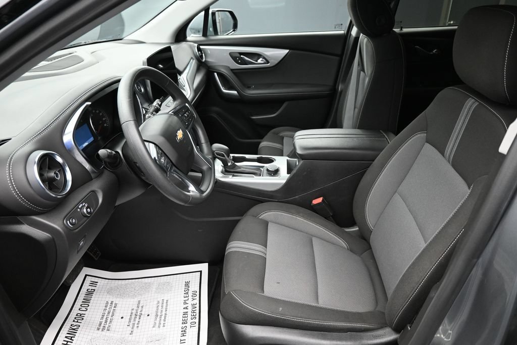 Used 2025 Chevrolet Blazer LT FWD image 11