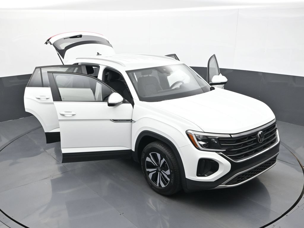 Used 2024 Volkswagen Atlas Cross Sport SE FWD image 32