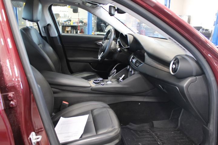 Used 2017 Alfa Romeo Giulia Ti AWD/4WD image 16