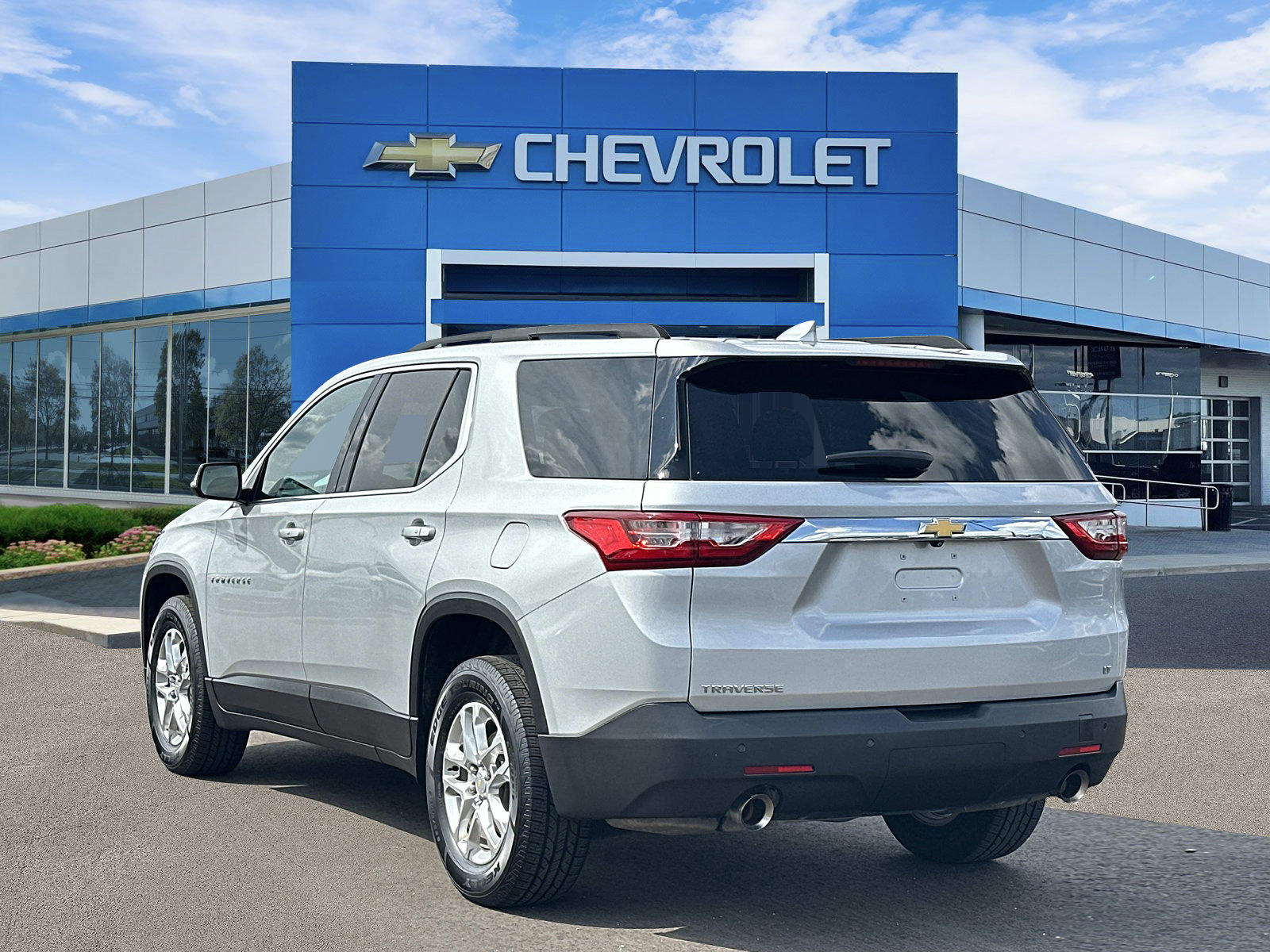 Certified 2020 Chevrolet Traverse LT FWD image 3