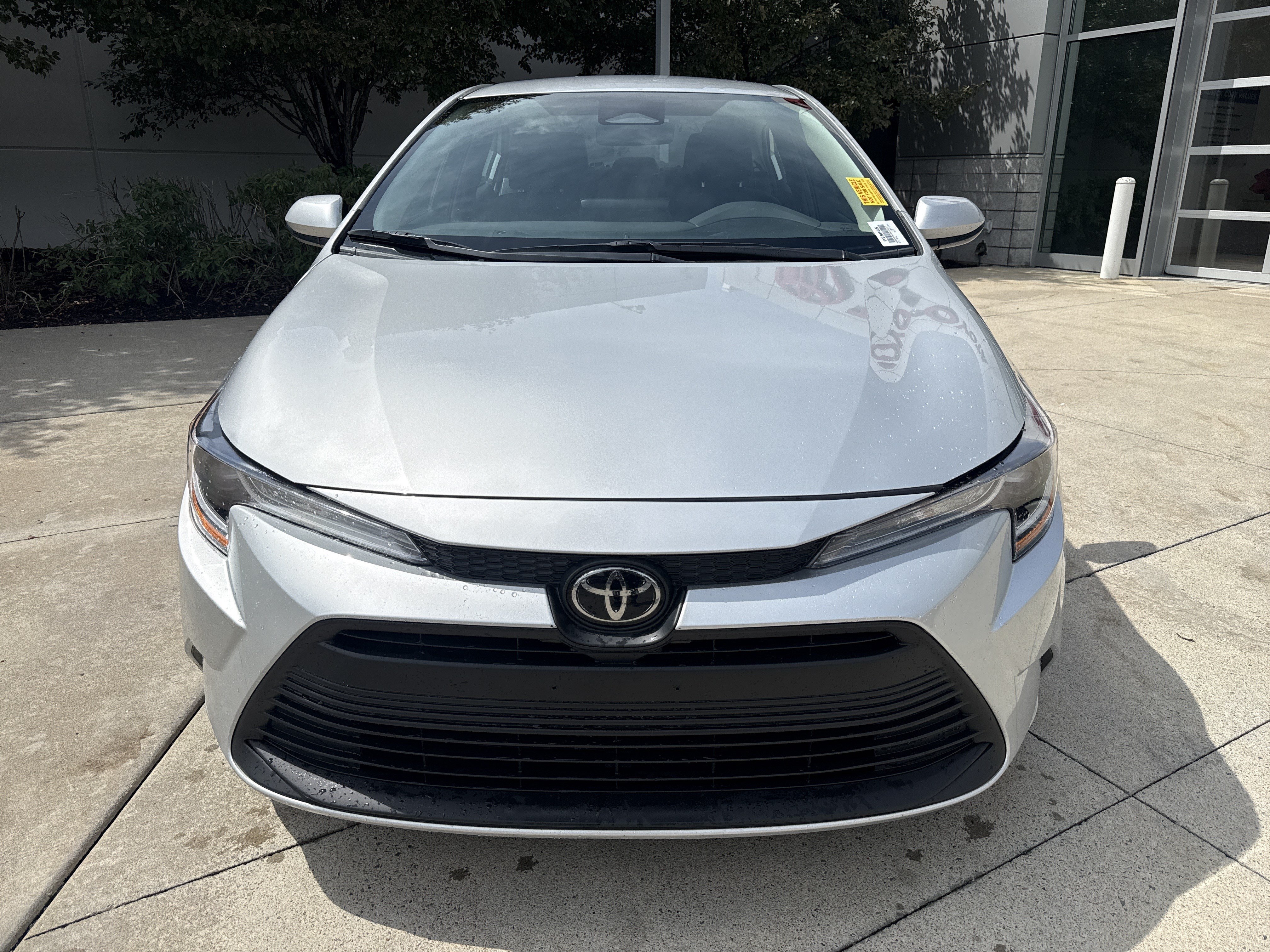 Used 2025 Toyota Corolla LE FWD image 5