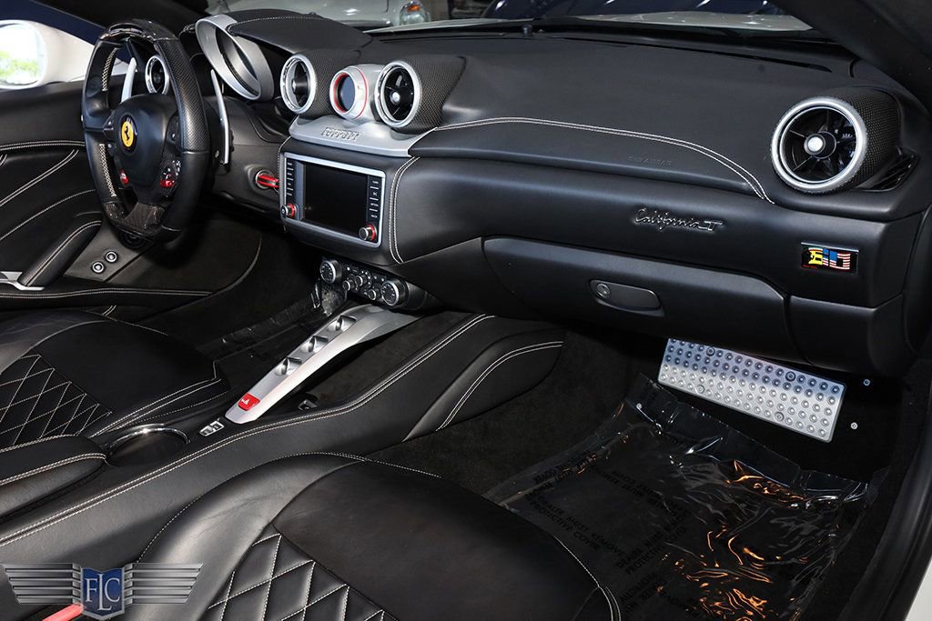 Used 2015 Ferrari California T RWD image 22