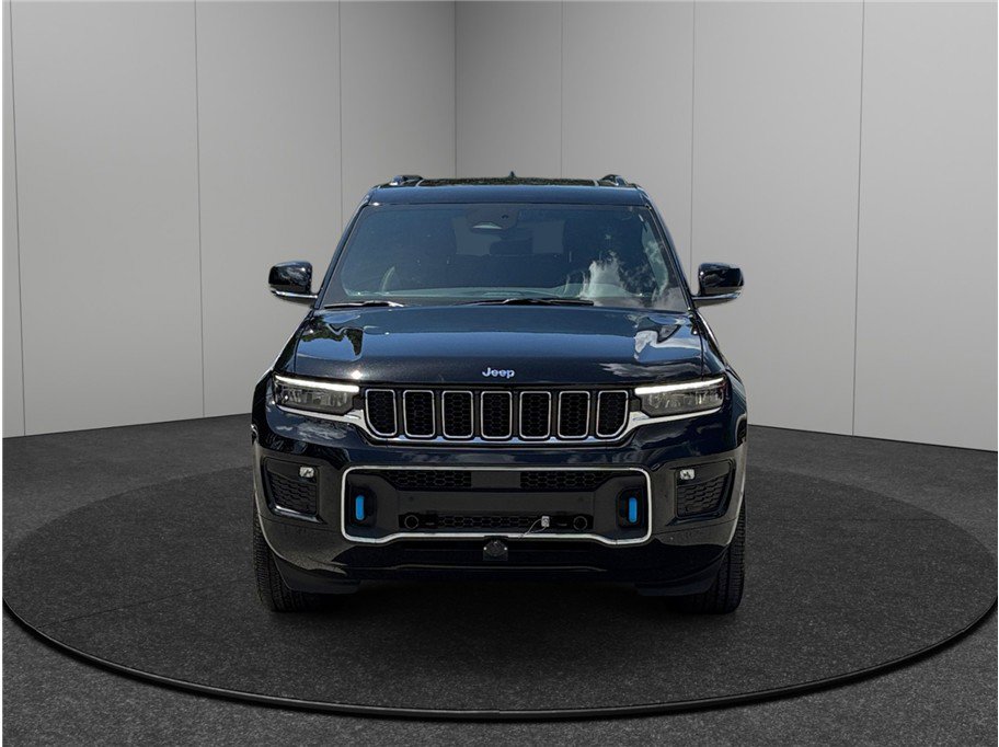 Used 2023 Jeep Grand Cherokee Overland image 3