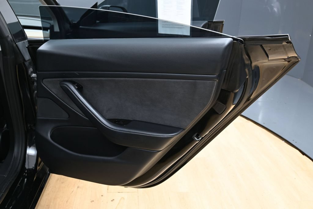 Used 2018 Tesla Model 3 Mid Range RWD image 34