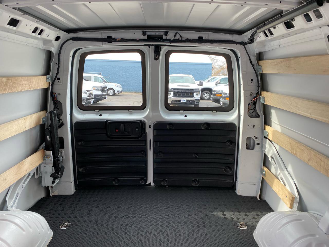 Used 2024 GMC Savana 2500 w/ Driver Convenience Package RWD image 8