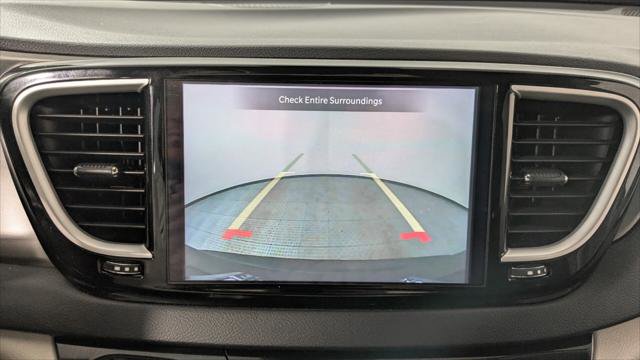 Used 2023 Chrysler Pacifica Touring-L FWD image 30