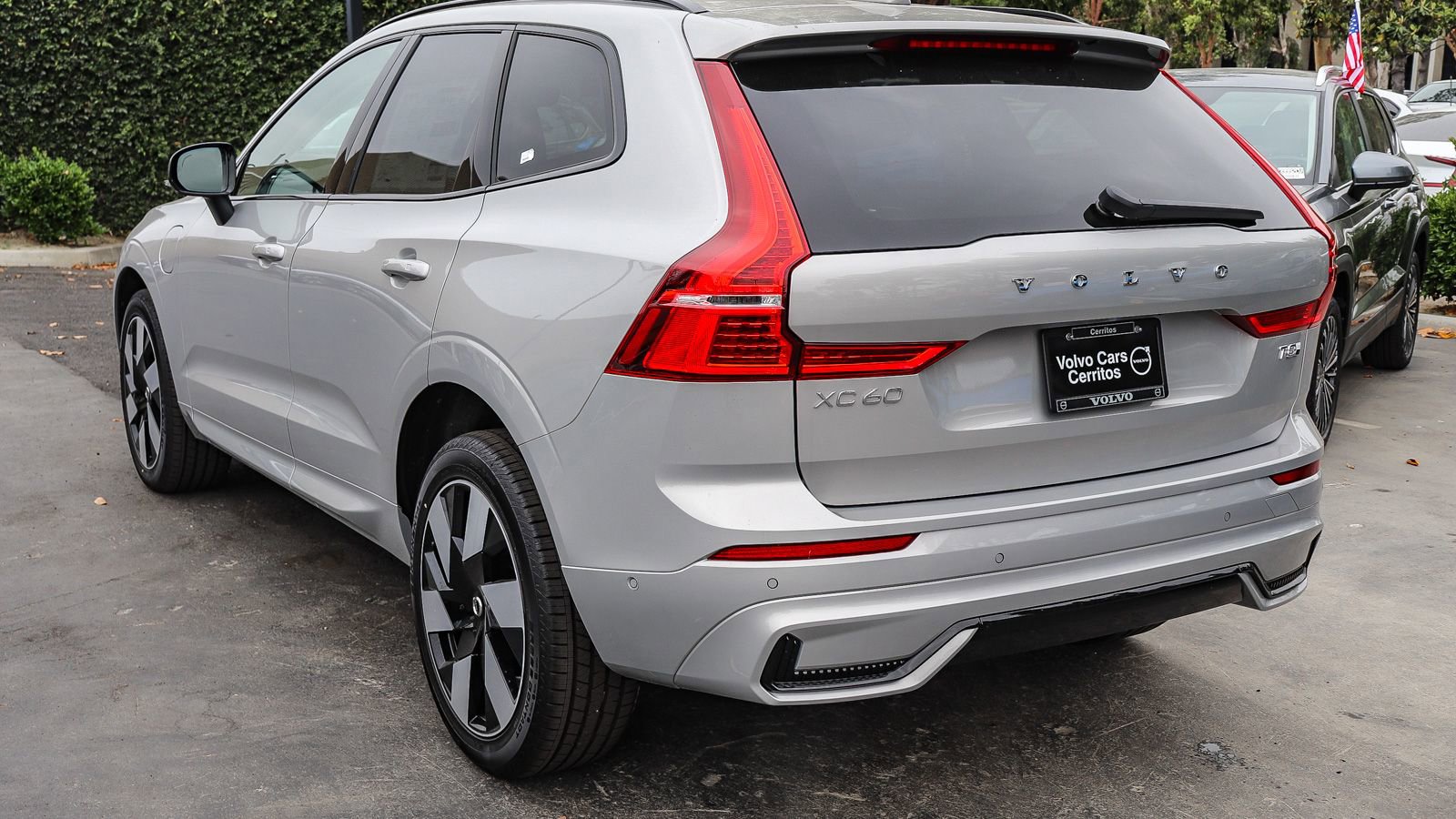 Used 2025 Volvo XC60 T8 Plus w/ Climate Package PRO AWD/4WD image 8