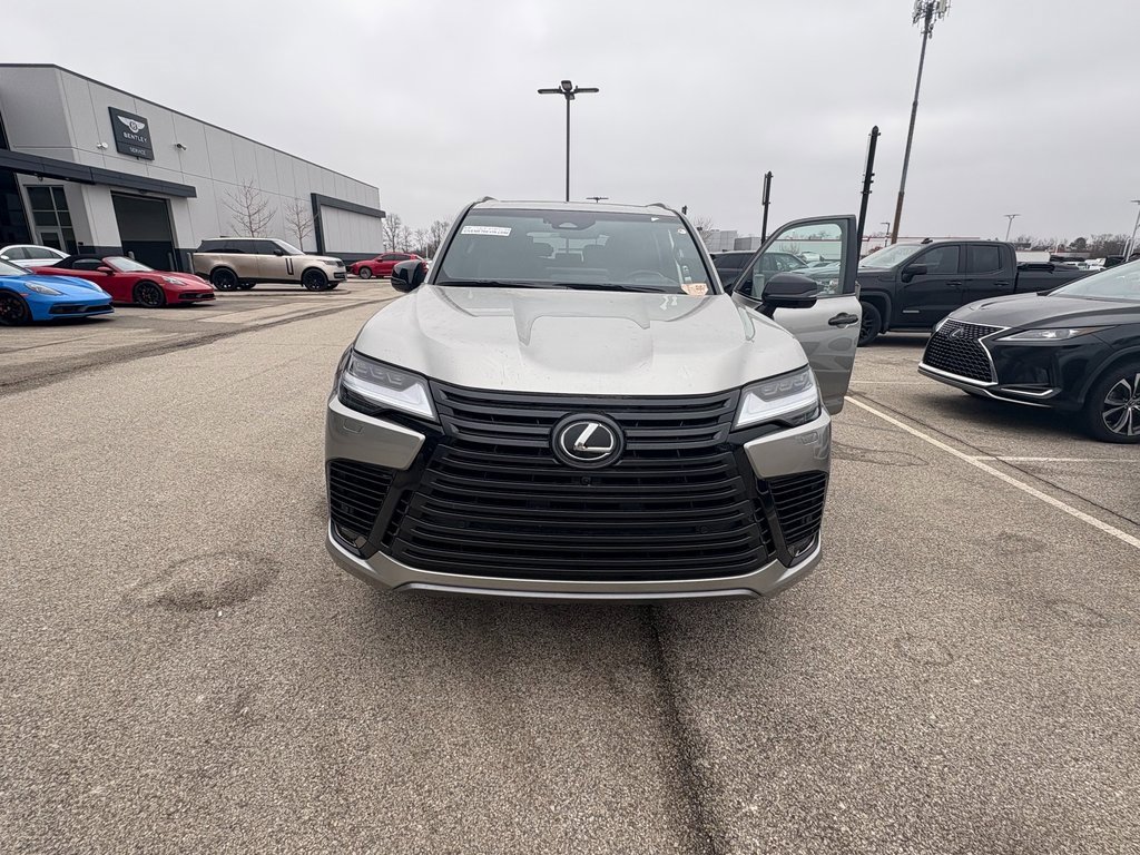 Used 2025 Lexus LX 700h Luxury image 3