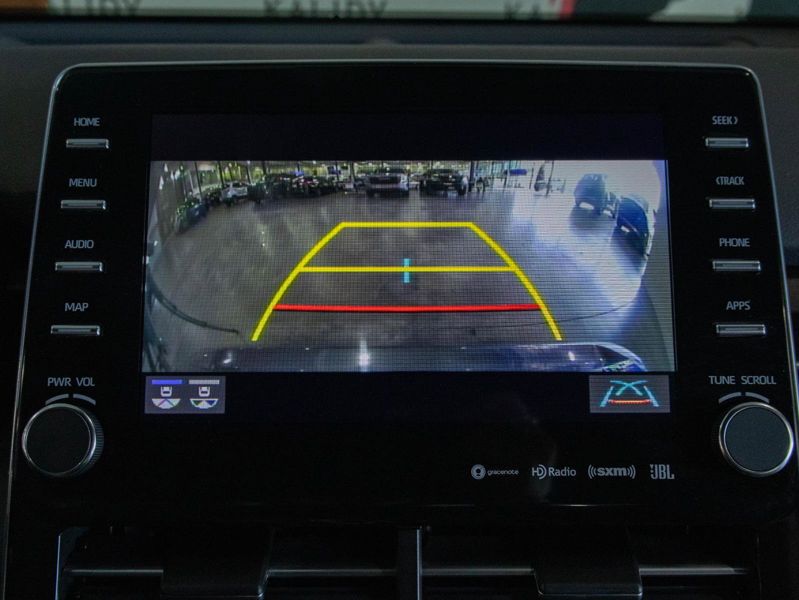 Used 2019 Toyota Avalon Limited image 7