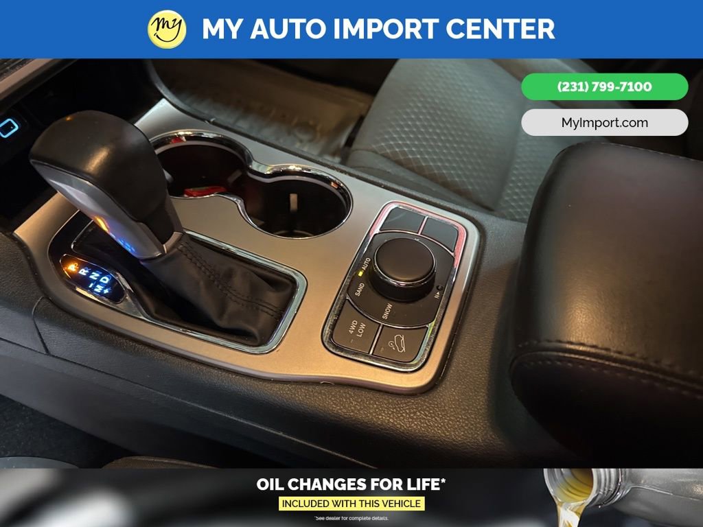 Used 2021 Jeep Grand Cherokee Laredo image 23