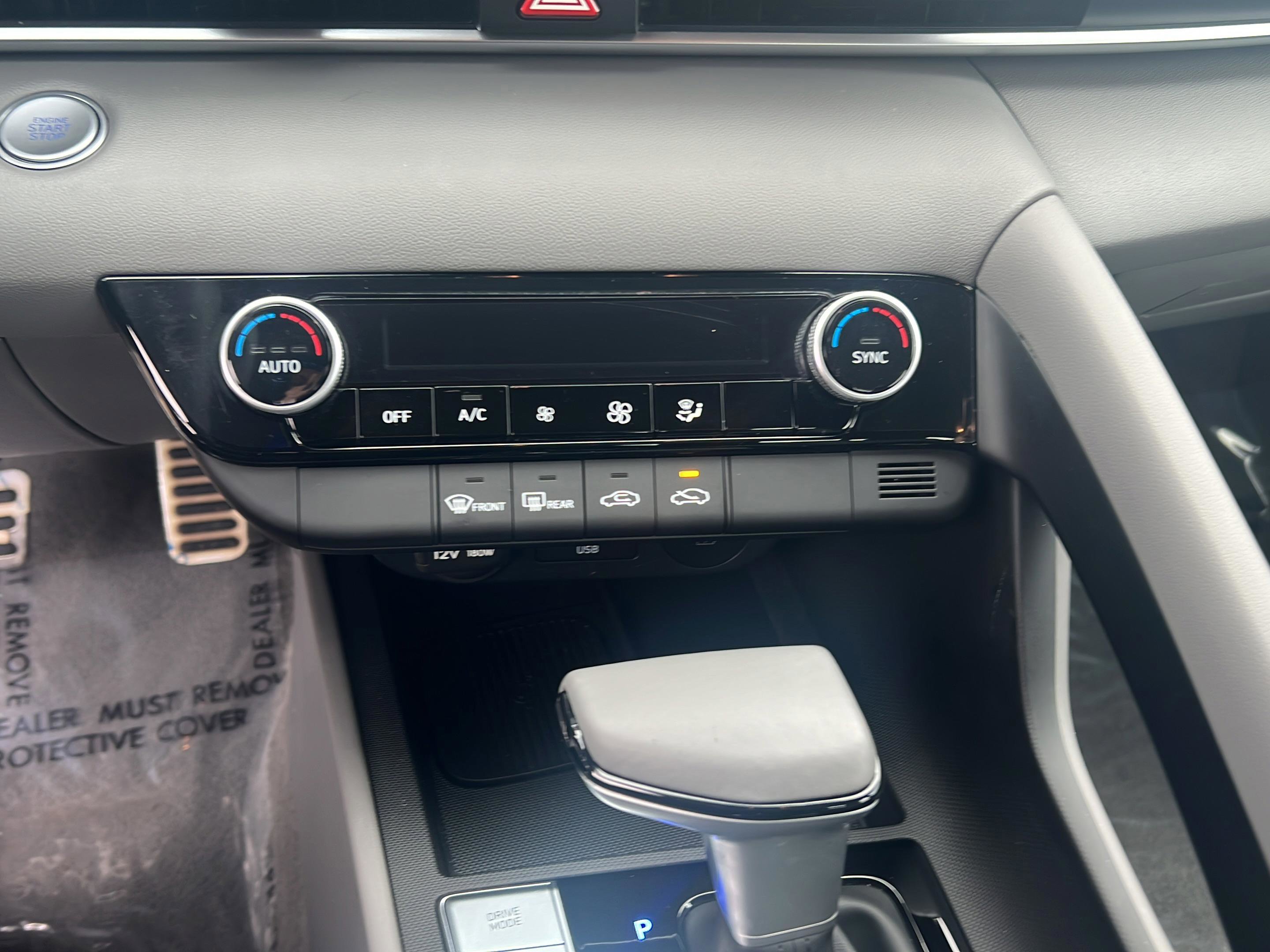 Certified 2025 Hyundai Elantra Sport image 14