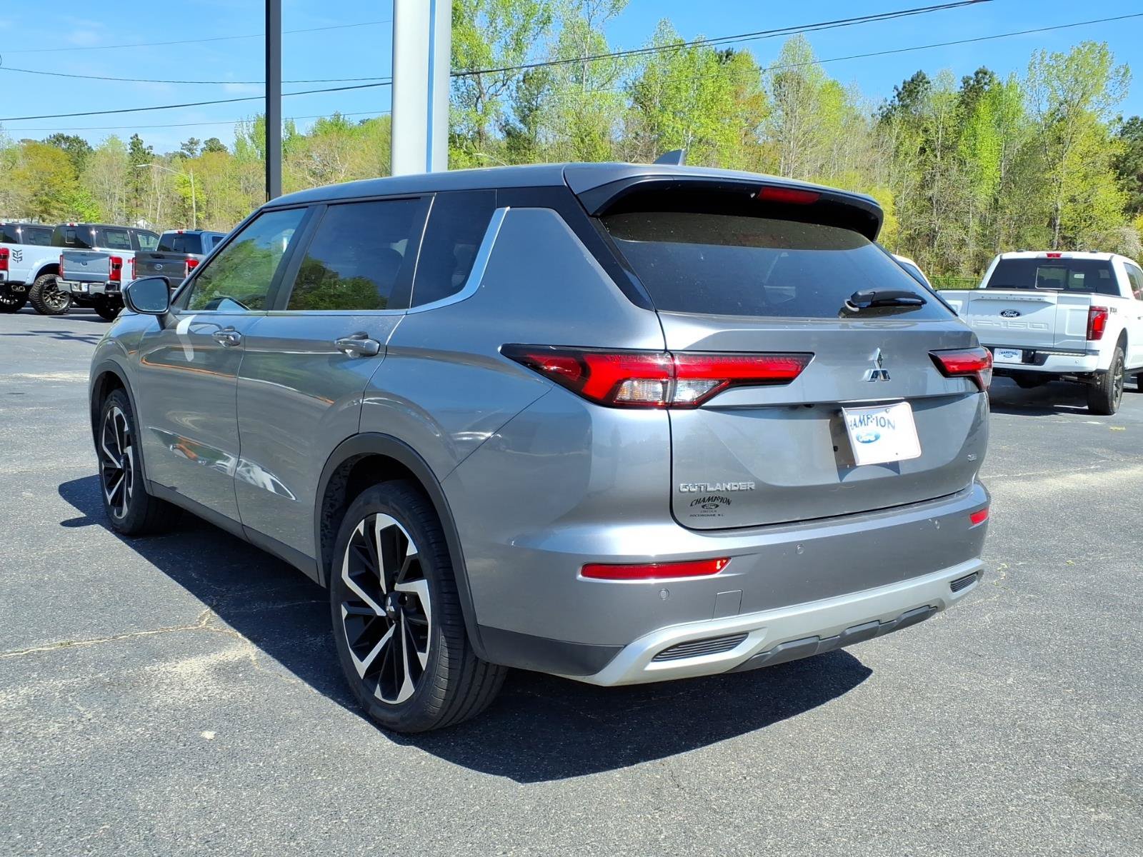 Used 2024 Mitsubishi Outlander SE AWD/4WD image 23