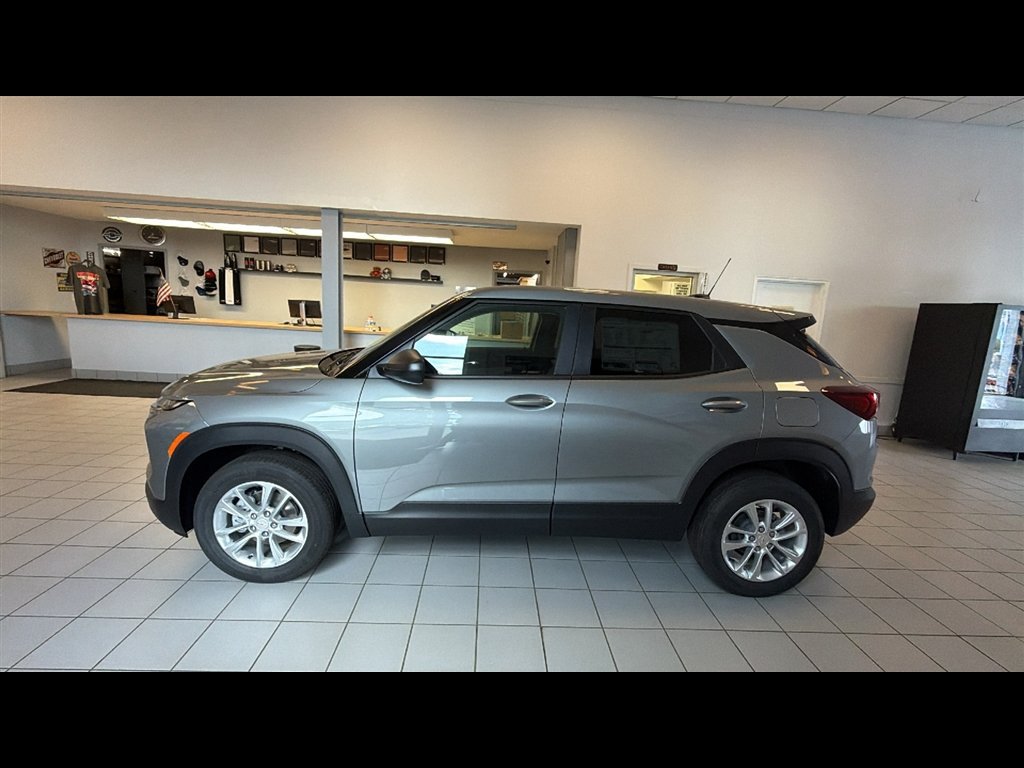 New 2026 Chevrolet TrailBlazer LS w/ LS Convenience Package AWD/4WD image 3