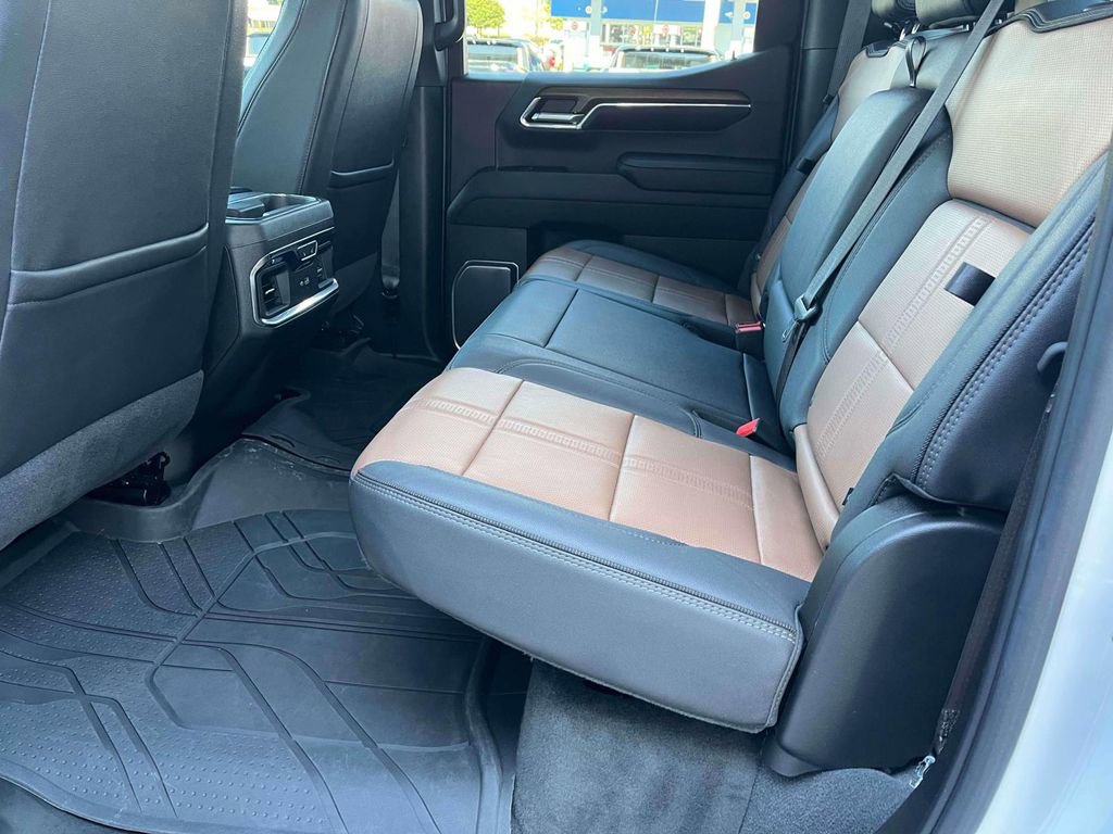 Certified 2023 Chevrolet Silverado 1500 High Country w/ Technology Package image 17