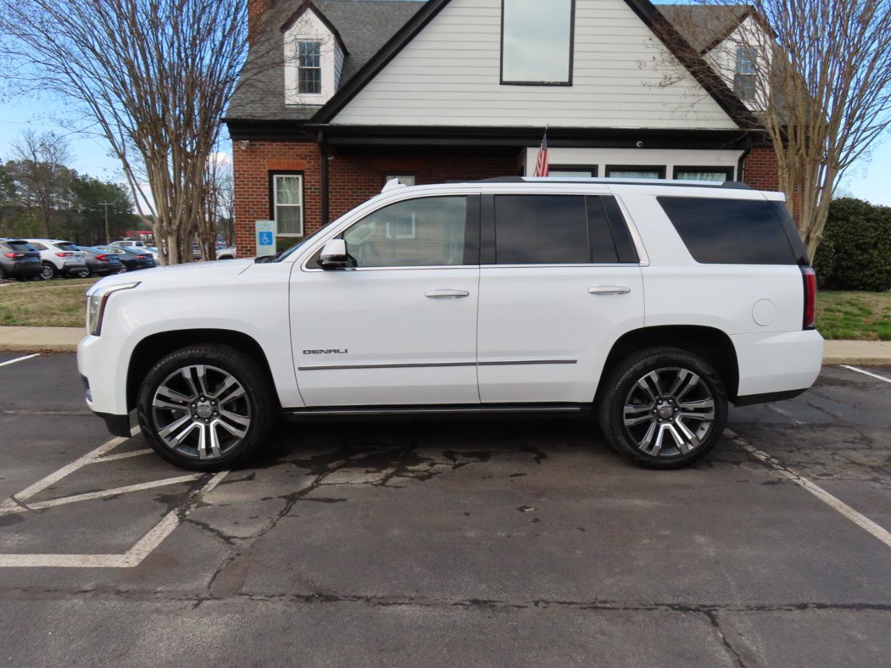 Used 2019 GMC Yukon Denali w/ Denali Ultimate Package image 3