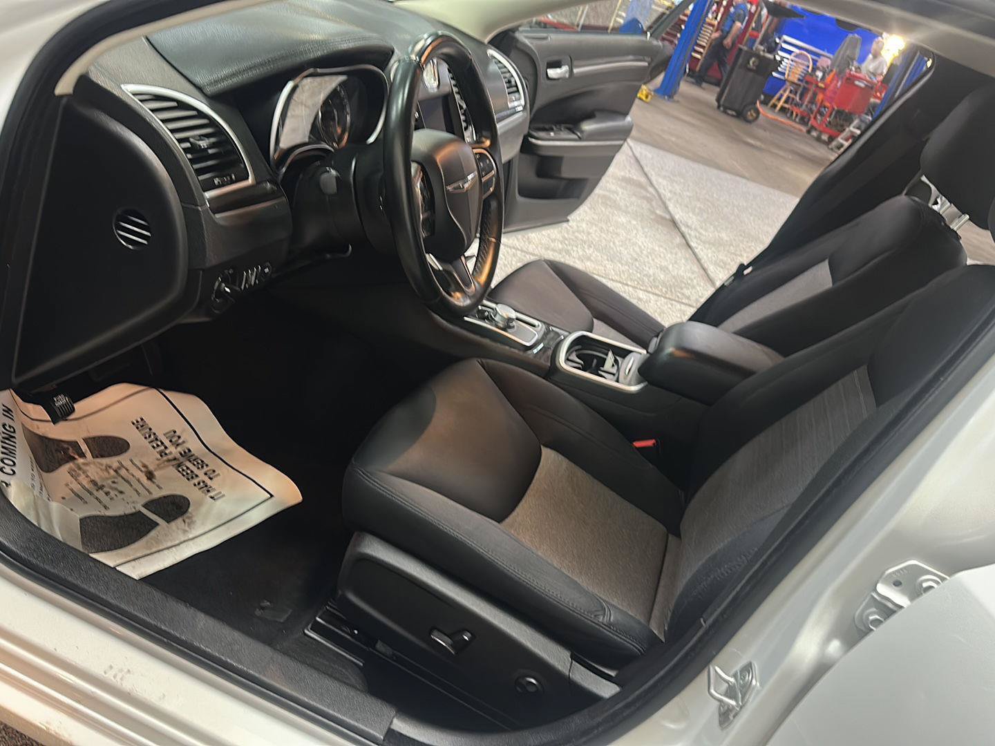 Used 2021 Chrysler 300 Touring w/ Sport Appearance Package RWD image 15