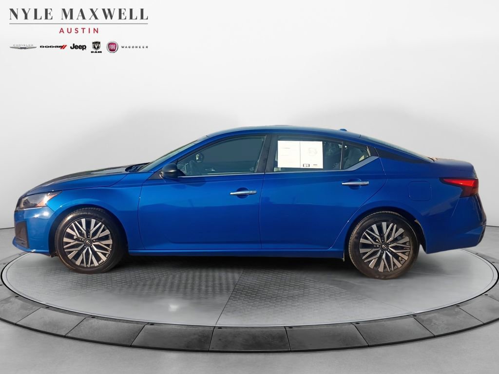 Used 2025 Nissan Altima 2.5 SV FWD image 13