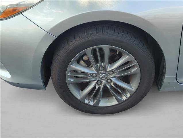 Used 2016 Toyota Camry SE FWD image 29