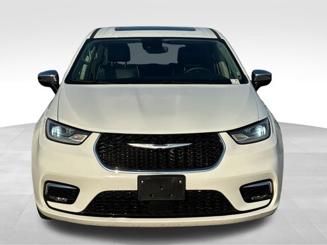 Used 2023 Chrysler Pacifica Limited FWD image 13