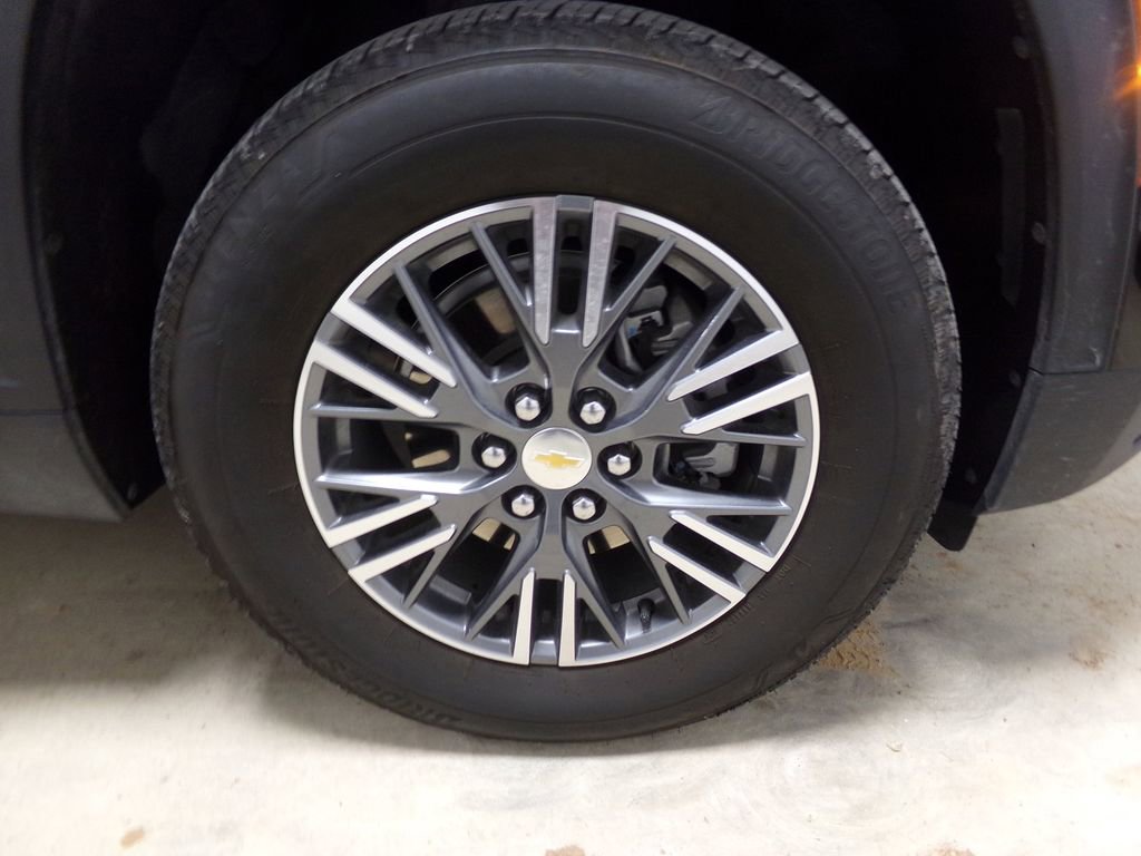 Used 2025 Chevrolet Traverse LT image 34