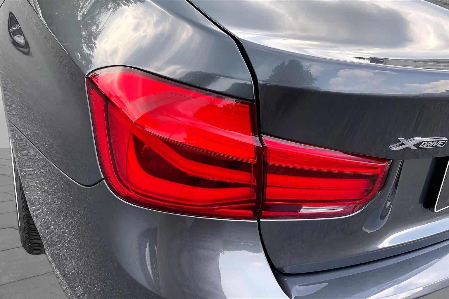 Used 2018 BMW 320i xDrive Sedan AWD/4WD image 29