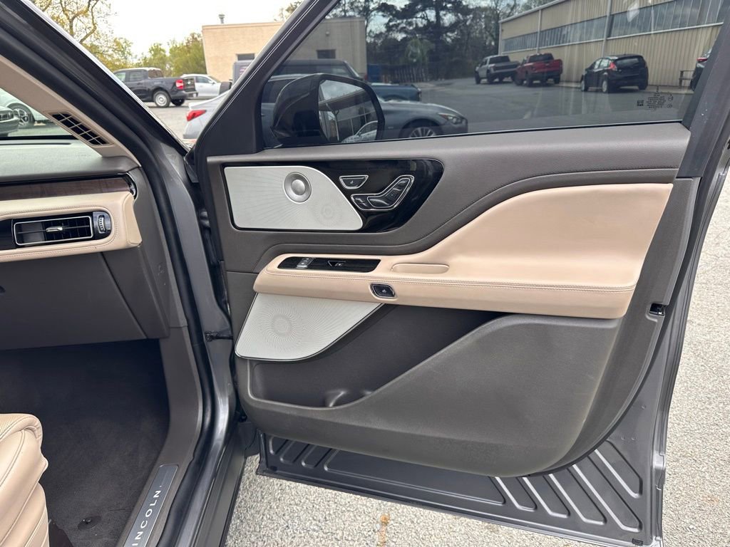 Used 2023 Lincoln Aviator Reserve w/ Equipment Group 201A image 20