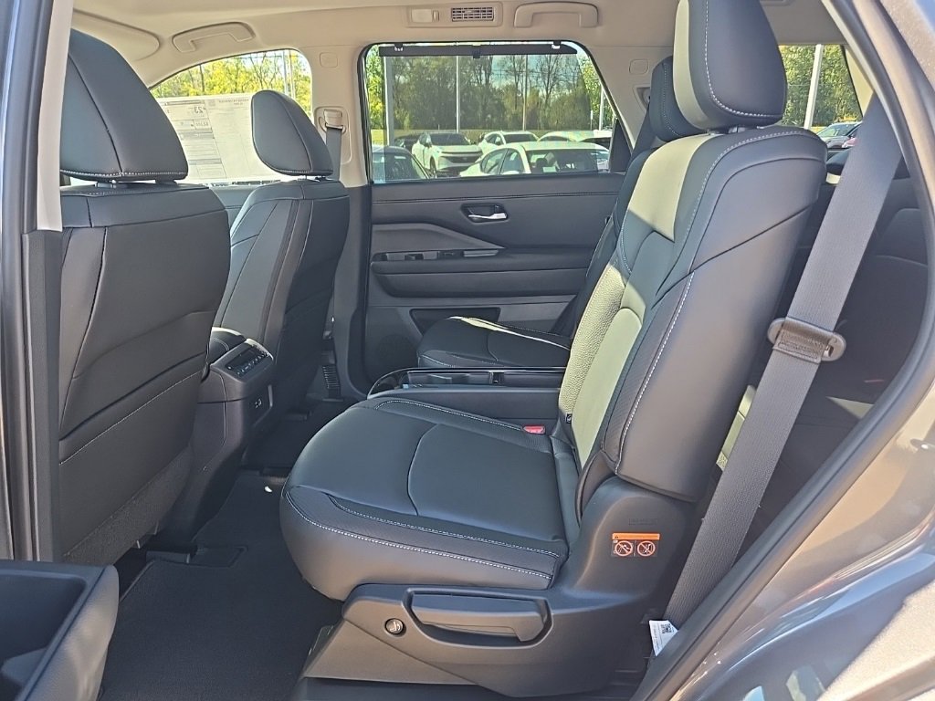 New 2025 Nissan Pathfinder SL image 40
