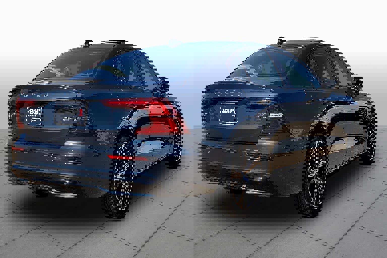 Used 2023 Volvo S60 B5 Plus AWD/4WD image 13