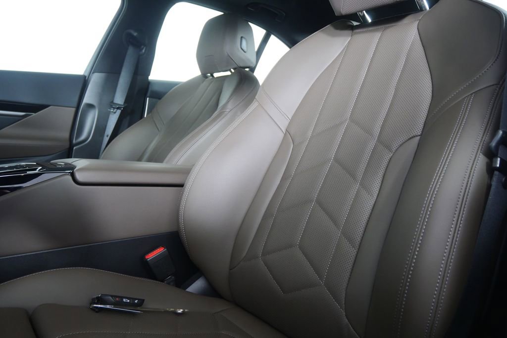 Used 2025 BMW 530i 530i image 8