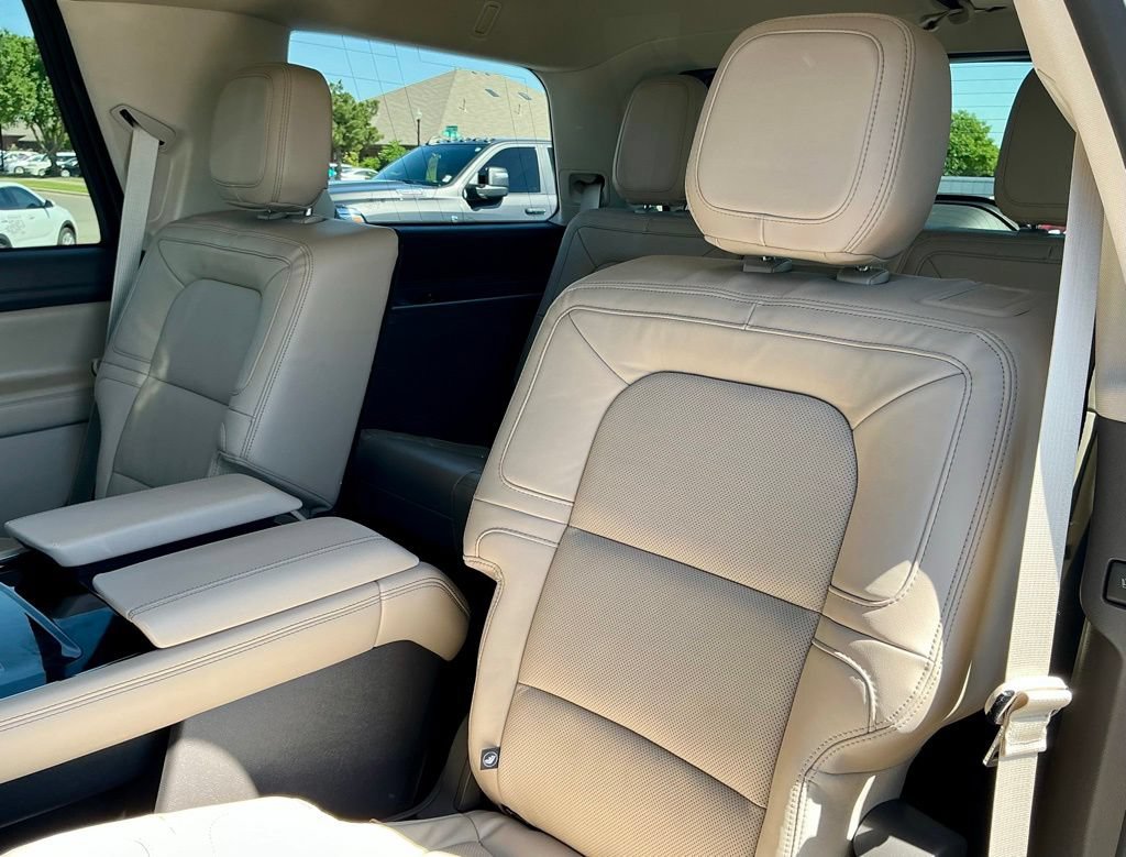 Used 2024 Lincoln Navigator Reserve w/ Monochromatic Package AWD/4WD image 31