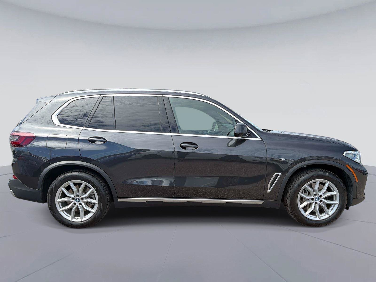 Used 2023 BMW X5 xDrive45e w/ Executive Package AWD/4WD image 2