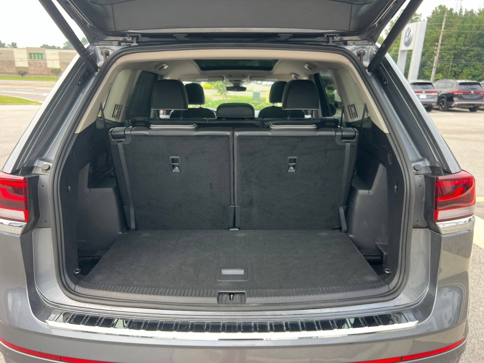 Certified 2024 Volkswagen Atlas SEL Premium R-Line AWD/4WD image 39