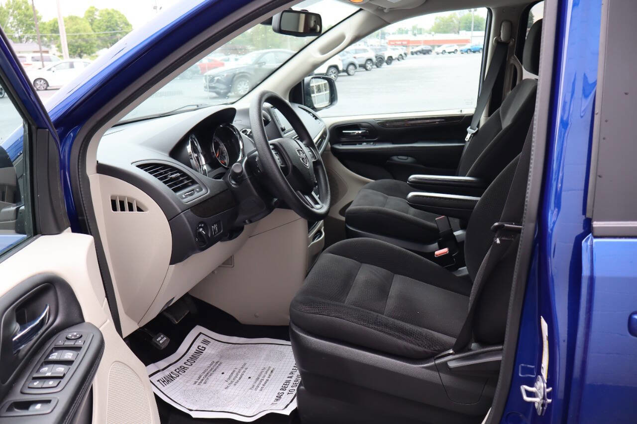 Used 2018 Dodge Grand Caravan SE w/ UConnect Hands-Free Group FWD image 6