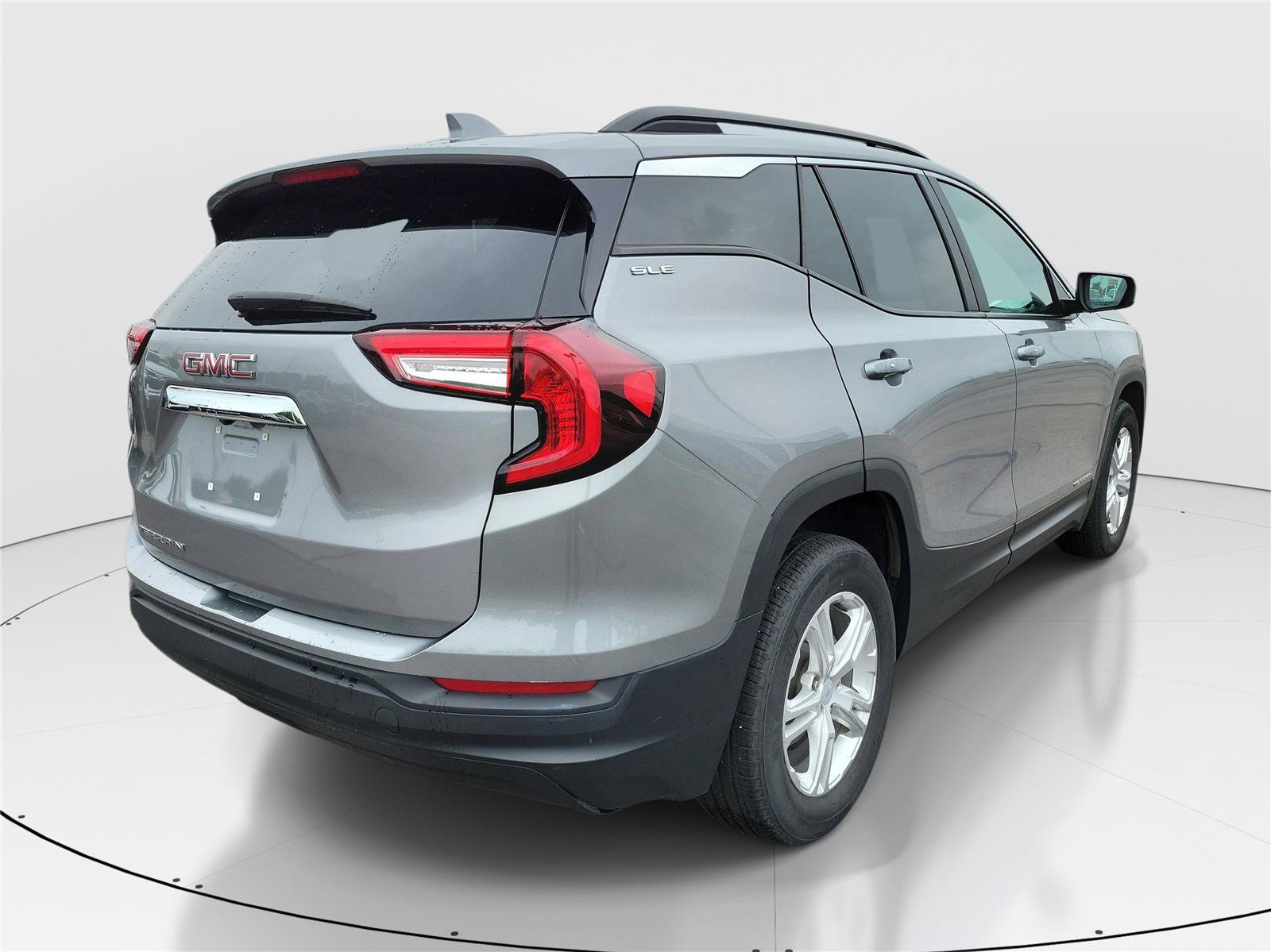 Used 2023 GMC Terrain SLE w/ Driver Convenience Package FWD image 4