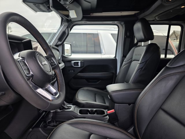 Used 2024 Jeep Wrangler Sahara w/ Technology Group image 5