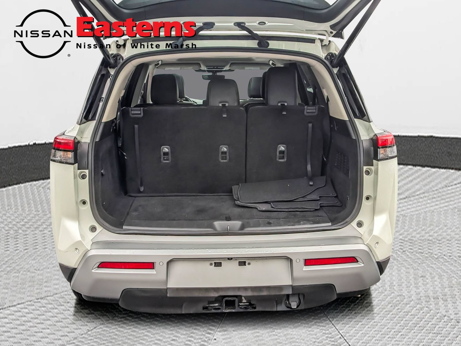 Used 2023 Nissan Pathfinder SL w/ SL Premium Package AWD/4WD image 9